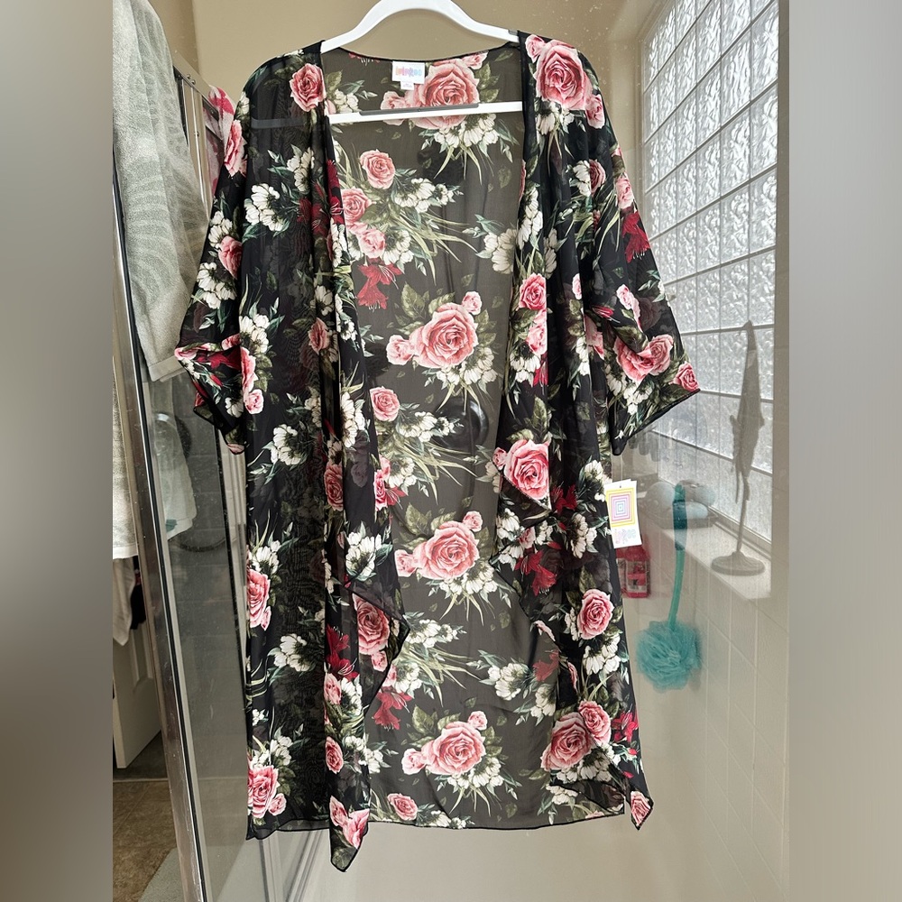 LuLaRoe NWT Medium Shirley